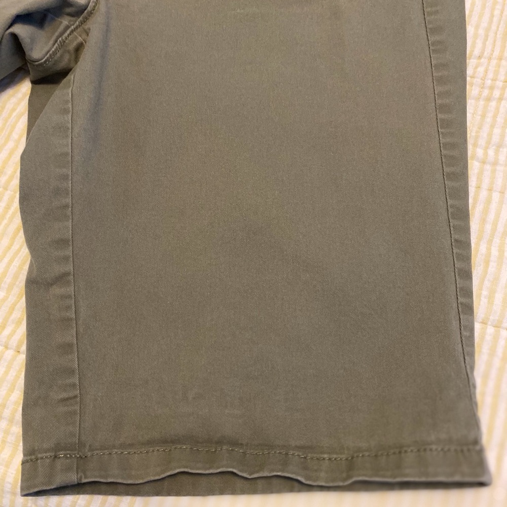 LOFT Olive Green Casual Shorts. SIZE 12, 2 pockets front, 2 stitched in back.EUC - Picture 4 of 14